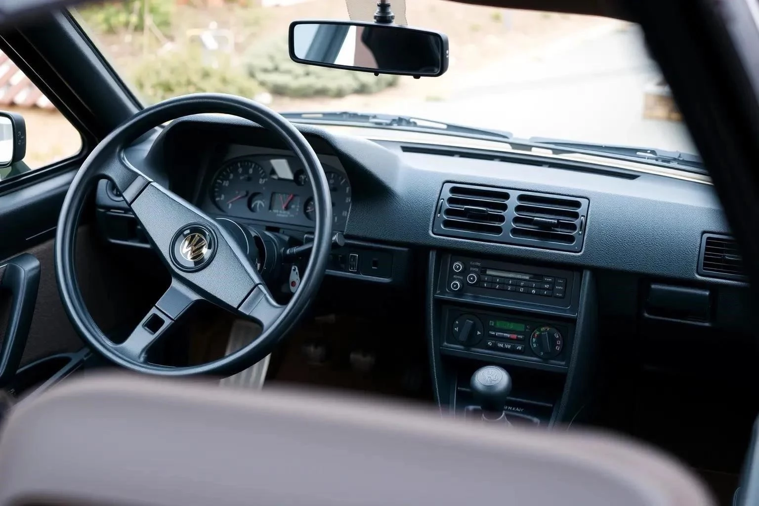 Приборная панель Volkswagen Golf II: конструкция, дизайн и функциональность